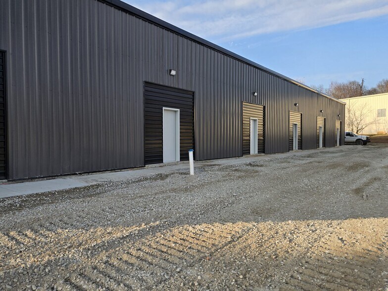 More Photos Of 176 Commerce Center Cir, Jackson Flex For Lease