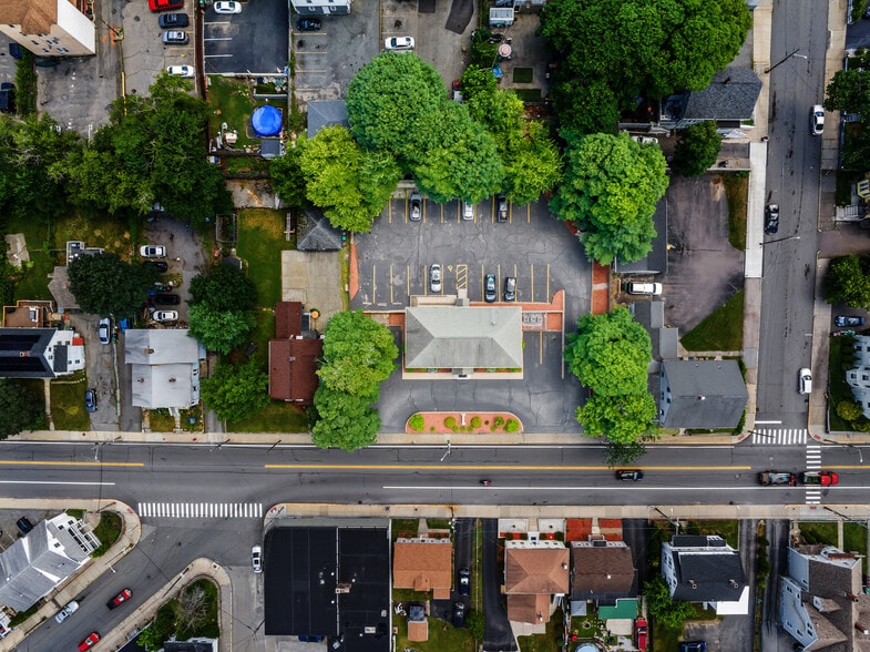More Photos Of 352 Park Ave, Woonsocket Office For Sale