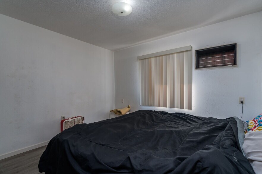 More Photos Of 3200 S Maple Ave, Slayton Apartments For Sale