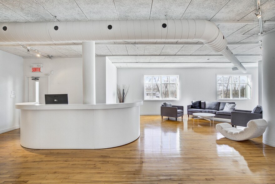 More Photos Of 1550-1560 Rue Michelin, Laval Self Storage For Sale