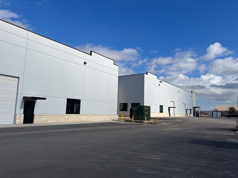 More Photos Of 2500 NE Inner Loop, Georgetown Unknown For Lease