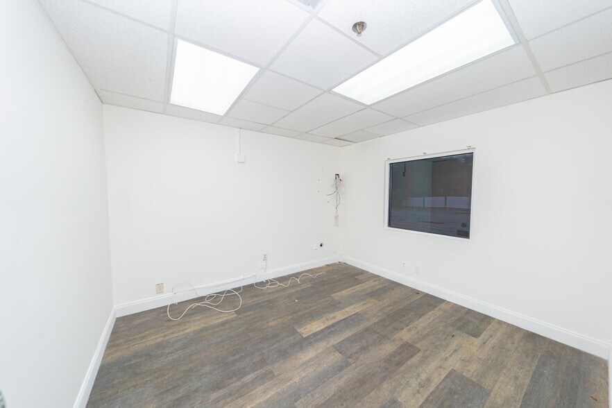 More Photos Of 4095 N 28th Way, Hollywood Warehouse For Lease