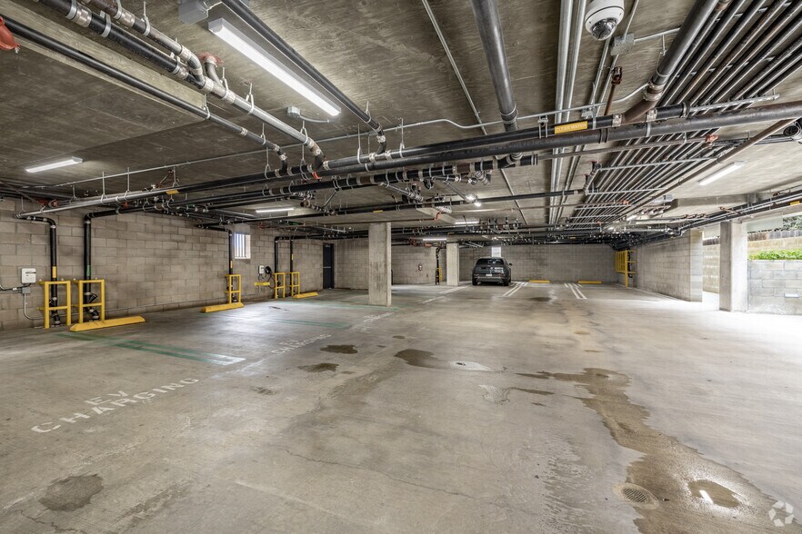 More Photos Of 1525 N Hobart Blvd, Los Angeles Apartments For Sale