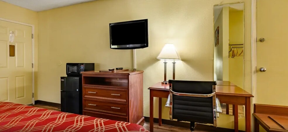 More Photos Of 1500 US Highway 72 E, Athens Hotel For Sale
