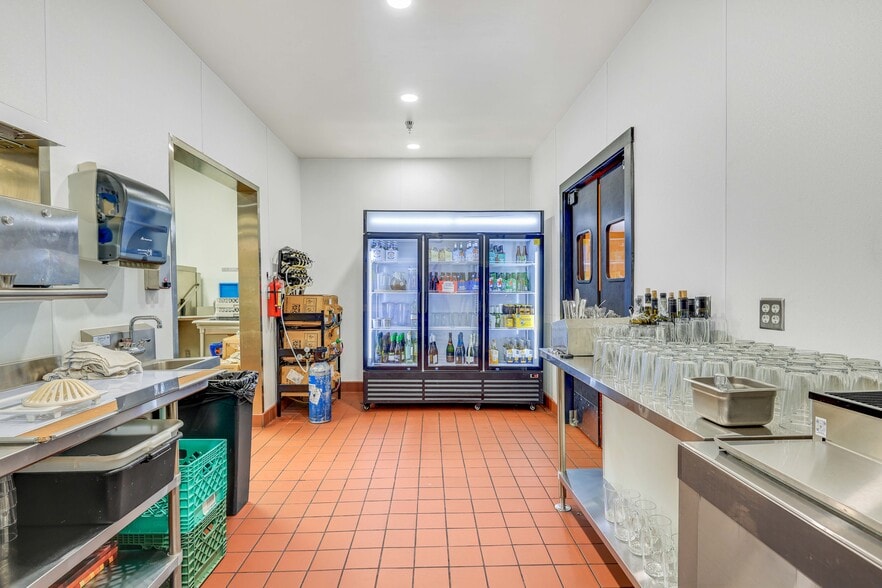 More Photos Of 313 E Andy Devine Ave, Kingman Storefront For Sale