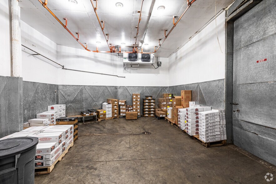 More Photos Of 1762 S Adams Dr, Madras Manufacturing For Sale