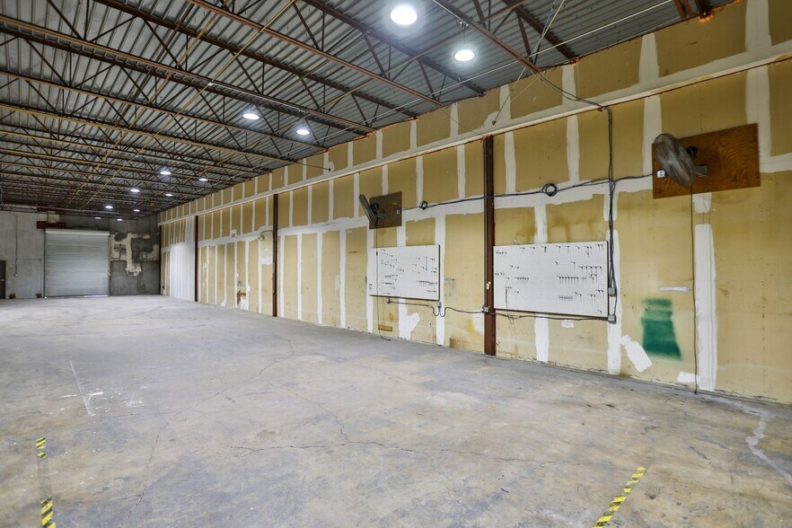 More Photos Of 4727-4751 Center Park Blvd, San Antonio Manufacturing For Lease