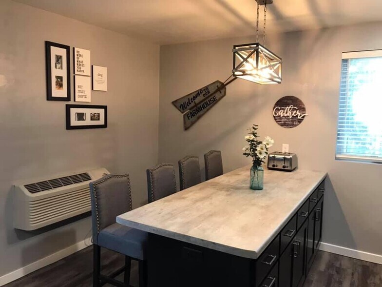 More Photos Of 201 Steele St, Algoma Hotel For Sale