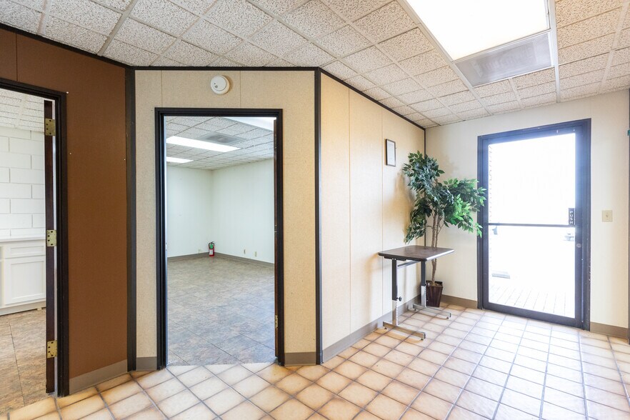 More Photos Of 1249 E Ridgecrest Blvd, Ridgecrest Office For Sale