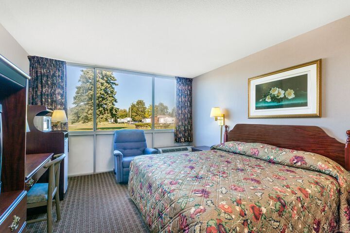 More Photos Of 2395 Scott St, Napoleon Hotel For Sale