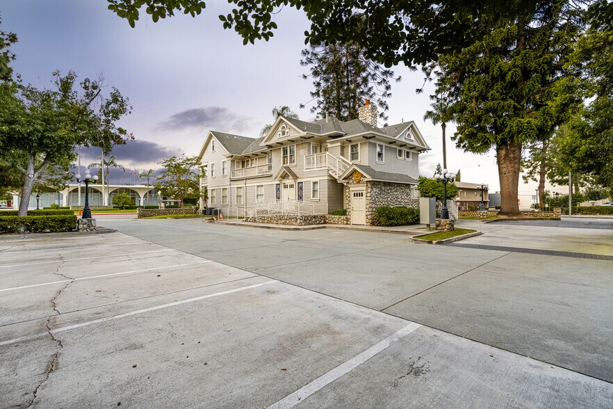 More Photos Of 307 E Chapman Ave, Orange Office For Sale