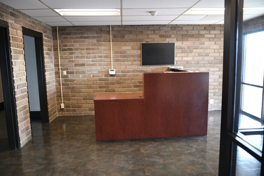 More Photos Of 423 Walters Ave, Johnstown Warehouse For Lease