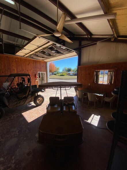 More Photos Of 6701 NW 178th St, Edmond Flex For Sale