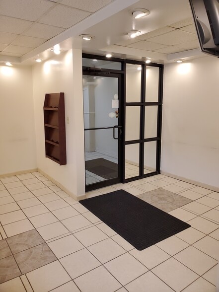 More Photos Of 621 E 187th St, Bronx Storefront Retail Office For Lease