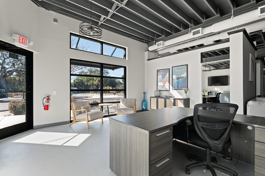 More Photos Of 229 E Lemon St, Tarpon Springs Auto Repair For Lease