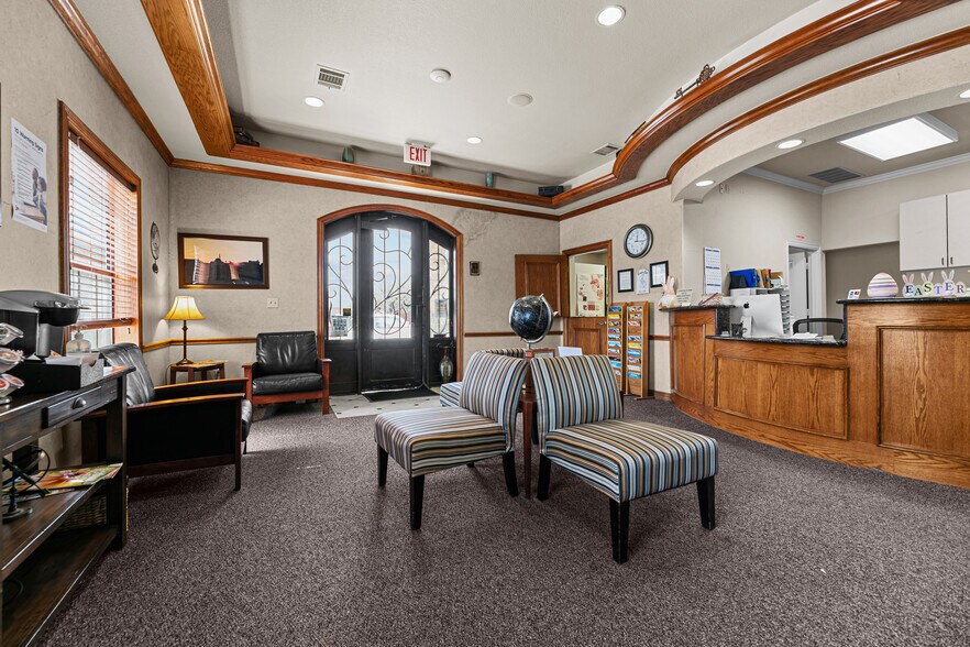 More Photos Of 1115 Kinwest Pky, Irving Medical For Lease