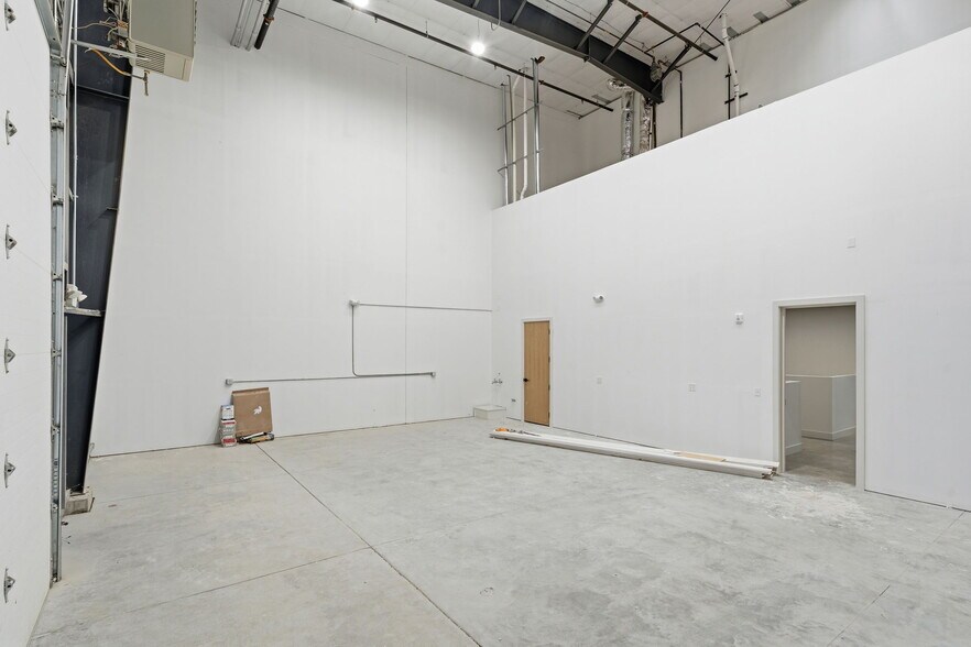 More Photos Of 1360 Horizon Ave, Lafayette Warehouse For Lease