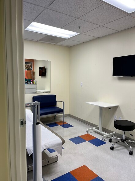 More Photos Of 1577 E Chevy Chase Dr, Glendale Medical For Lease