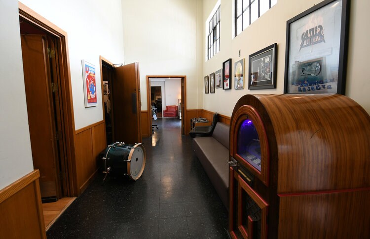 More Photos Of 1014 Vine St, Los Angeles Movie Radio TVStudio For Lease