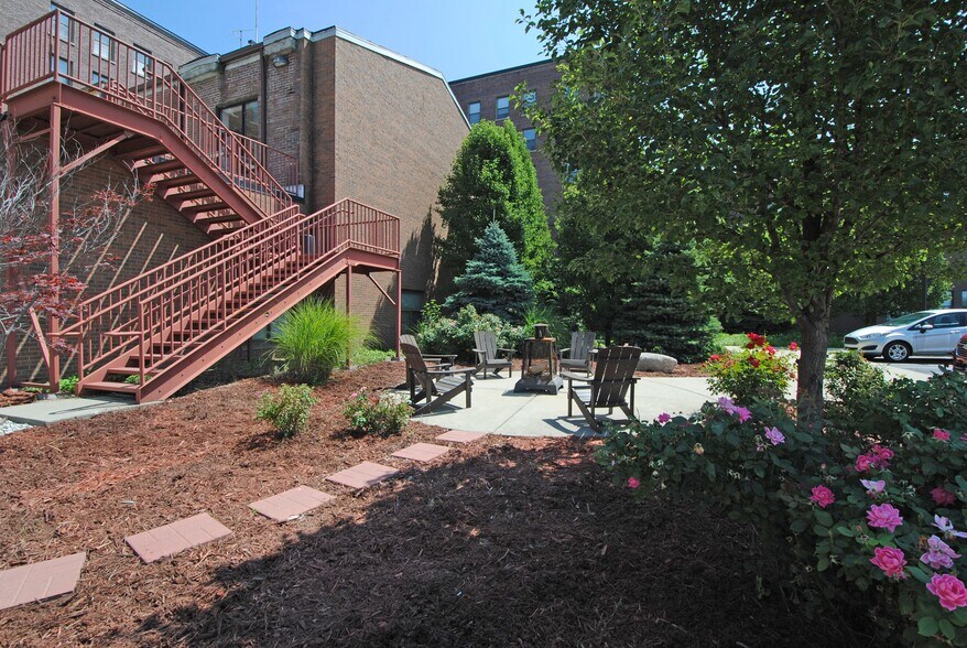 More Photos Of 107 S Washington Ave, Saginaw Apartments For Lease