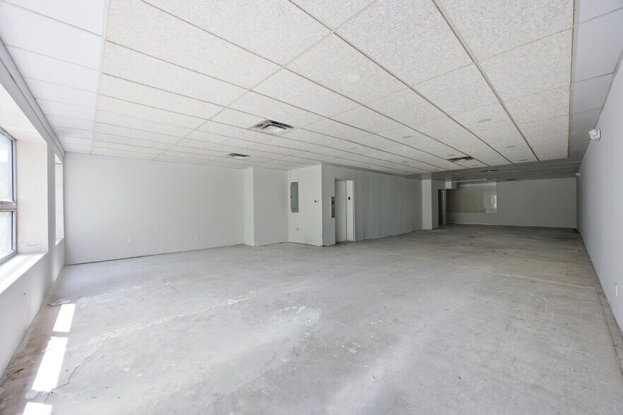 More Photos Of 136-21 41st Ave, Flushing Storefront Retail Office For Sale