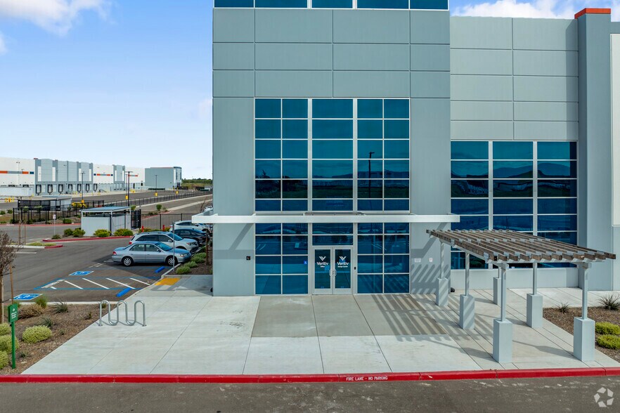 More Photos Of 3160 N Chrisman Rd, Tracy Warehouse For Lease