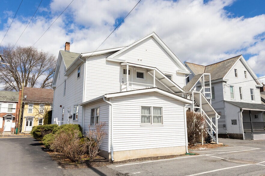 More Photos Of 811 Monroe St, Stroudsburg Office Residential For Lease
