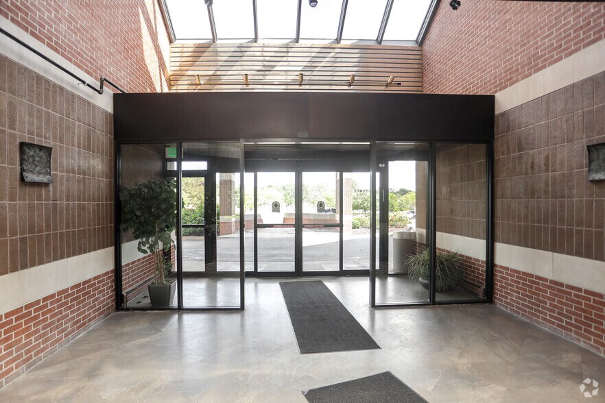 More Photos Of 7230 Engle Rd, Fort Wayne Medical For Lease