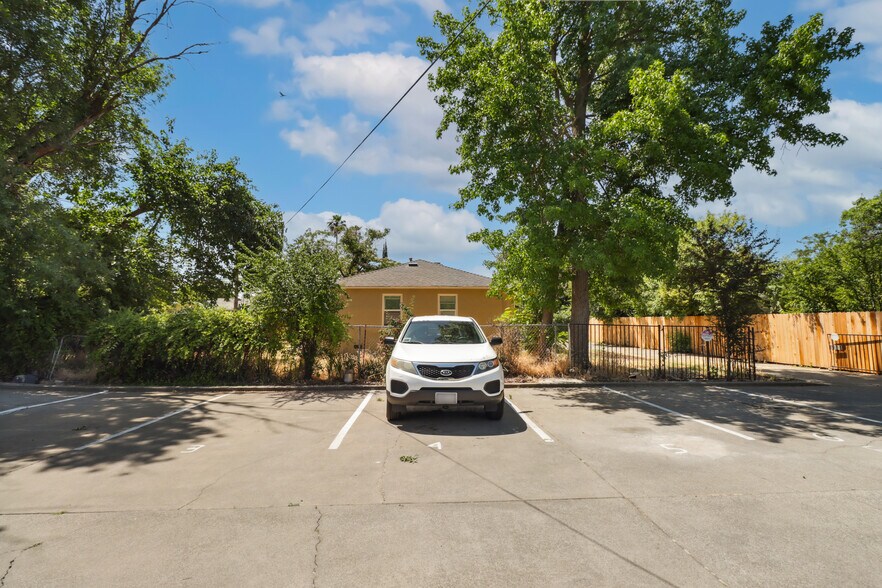 More Photos Of 2652 21st Ave, Sacramento Apartments For Sale