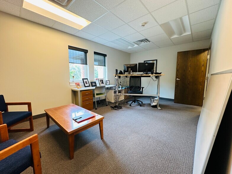 More Photos Of 90 Eastgate Dr, Washington Medical For Sale