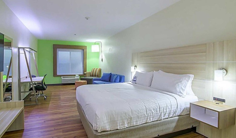 More Photos Of 220 N Expressway 77, Raymondville Hotel For Sale