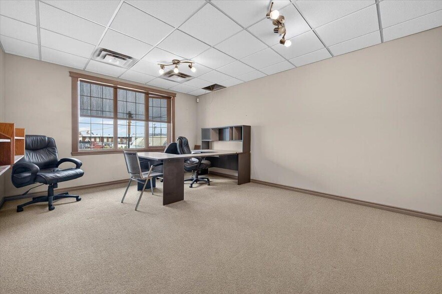 More Photos Of 12803 54th St NW, Edmonton Office For Sale