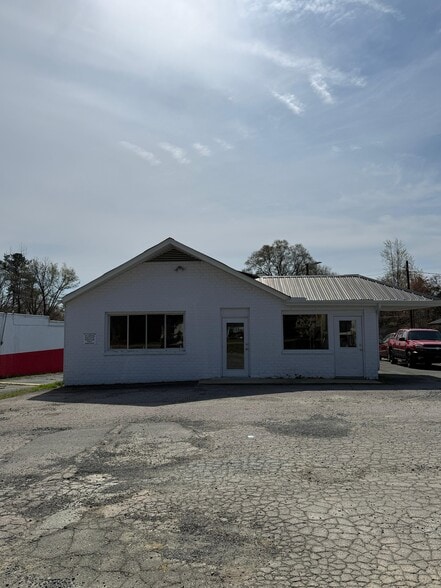 More Photos Of 580 Cornelius St, Hillsborough Freestanding For Sale