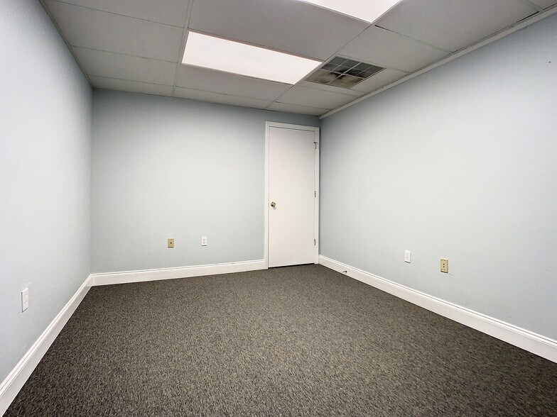 More Photos Of 22 W Monument Ave, Kissimmee Office For Lease