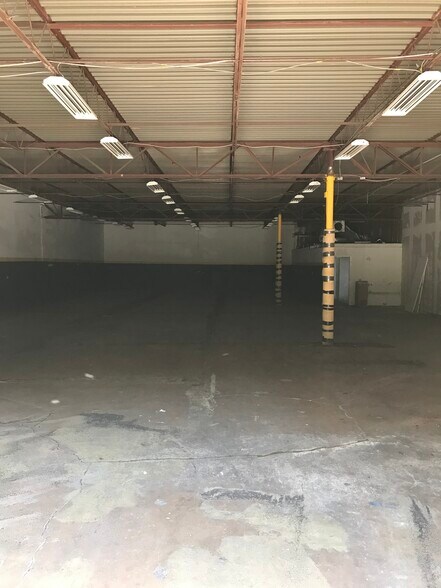 More Photos Of 1507 Central Park Dr, Hurst Warehouse For Lease