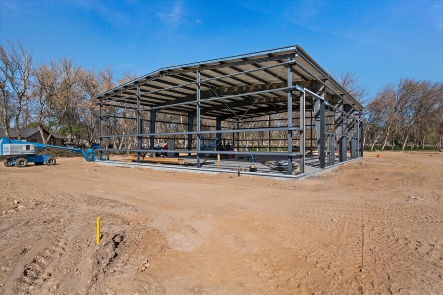 More Photos Of 80 N Happy Valley Rd, Nampa Industrial For Sale