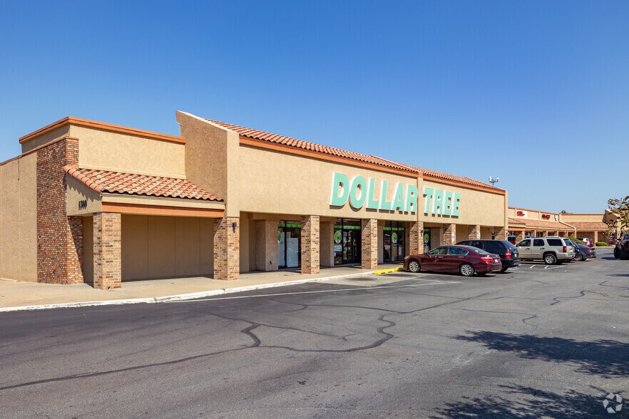 Primary Photo Of 1300-1401 Gateway Plz, Midwest City General Retail For Sale