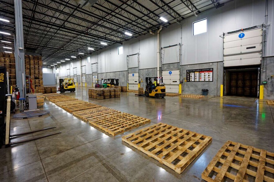 More Photos Of 12415 Old Lagrange Rd, Louisville Warehouse For Lease