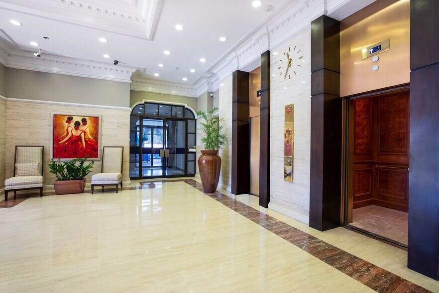 More Photos Of 801 Laurel Oak Dr, Naples Office For Lease