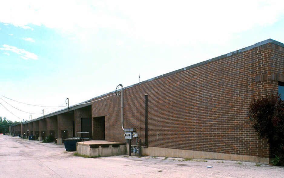 More Photos Of 500-566 W Taft Dr, South Holland Warehouse For Lease