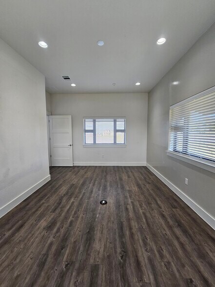 More Photos Of 230 Klattenhoff Ln, Hutto Office For Lease