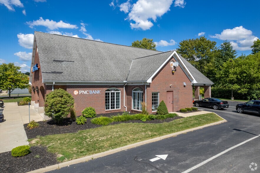More Photos Of 151 S Meridian Rd, Youngstown Bank For Sale