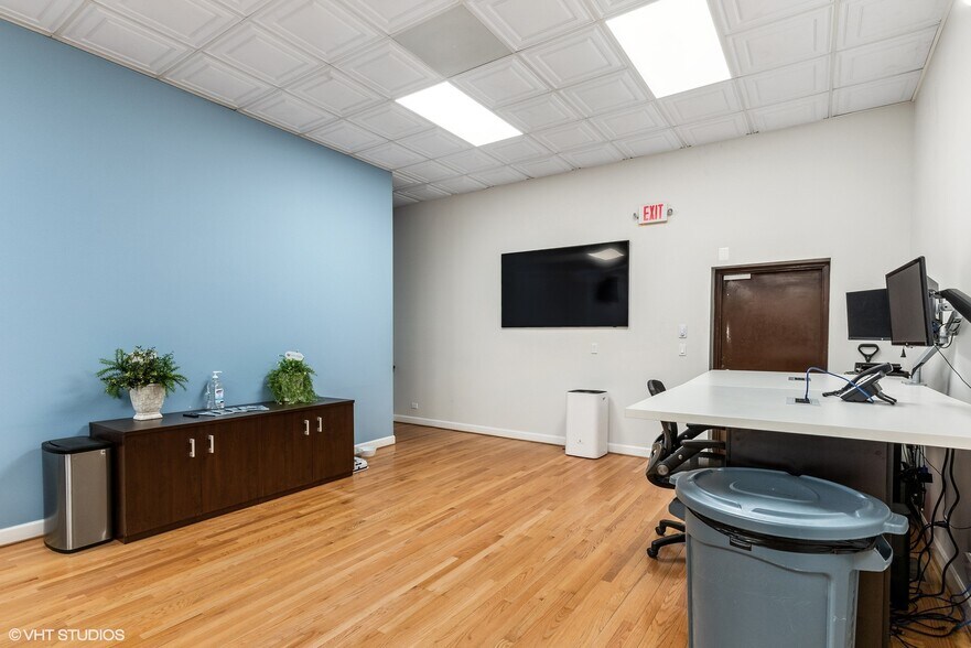 More Photos Of 705 N Milwaukee Ave, Chicago General Retail For Sale