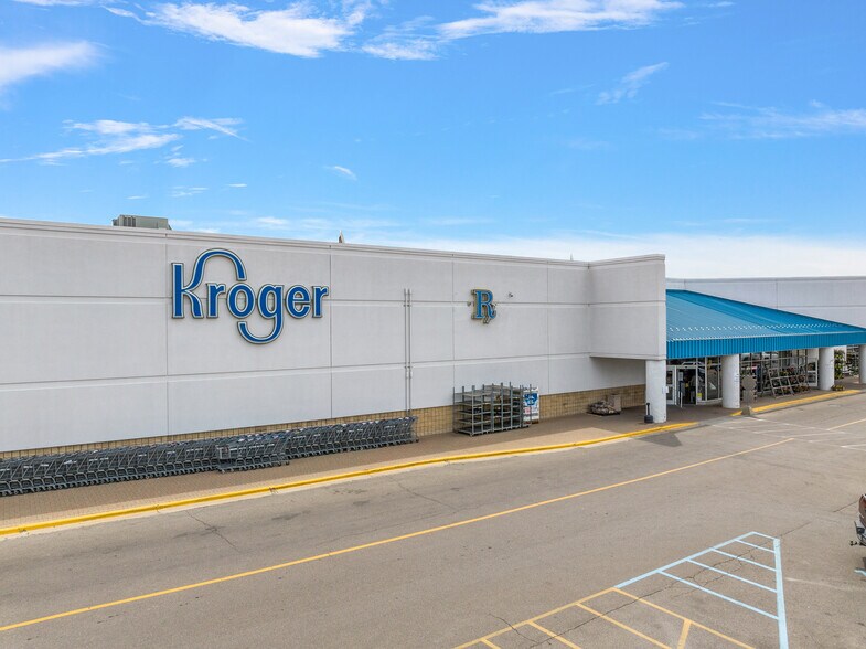 More Photos Of 28200-28250 Dequindre Rd, Warren Supermarket For Sale