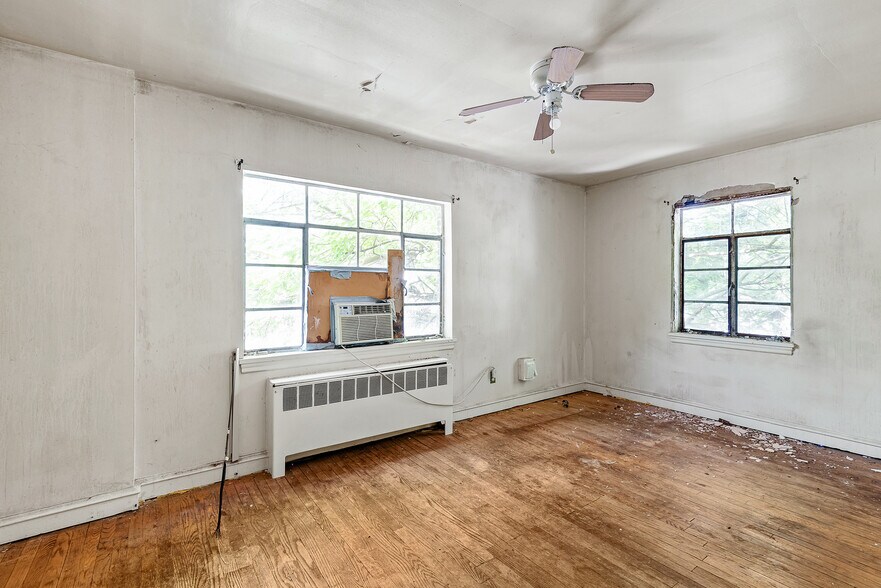 More Photos Of 9 E 44th St, Wilmington Office Residential For Sale