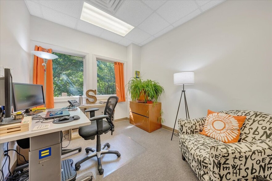 More Photos Of 2408 Electric Rd, Roanoke Medical For Lease