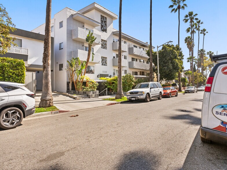More Photos Of 1030 N Orange Grove Ave, Los Angeles Apartments For Sale