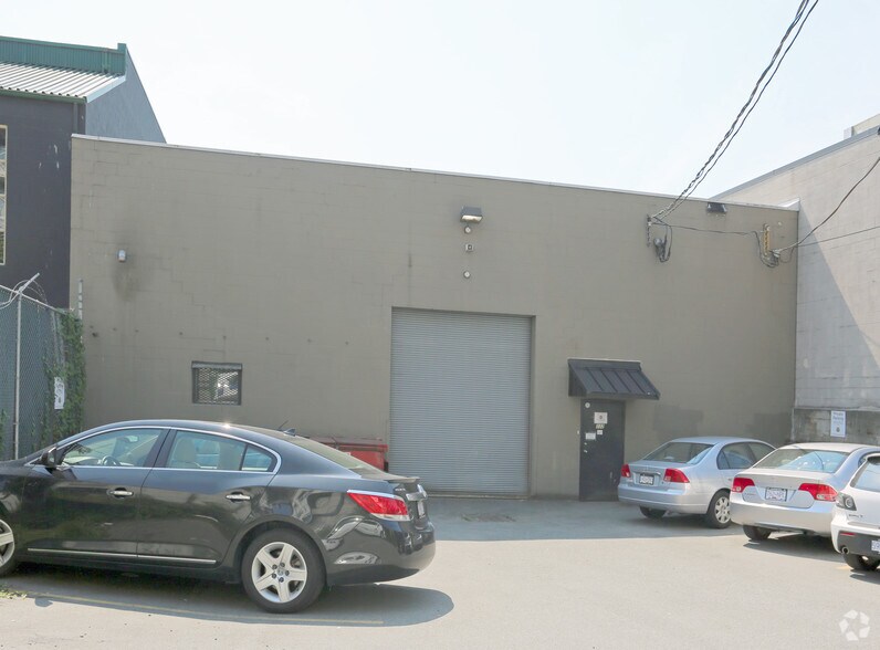 More Photos Of 332 E Esplanade, North Vancouver Warehouse For Lease
