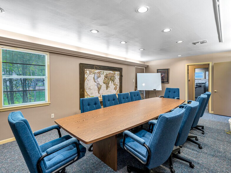 More Photos Of 1105 San Jacinto St, Rosenberg Office For Sale