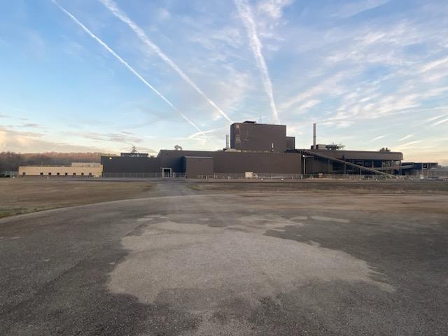 More Photos Of 134 Waupaca Dr, Etowah Manufacturing For Sale